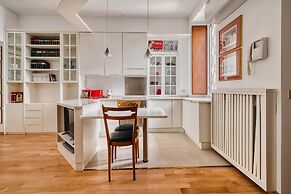 Modern 1 BR Near Gae Aulenti