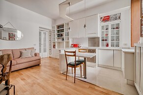 Modern 1 BR Near Gae Aulenti