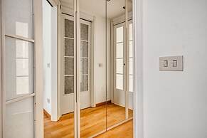 Modern 1 BR Near Gae Aulenti