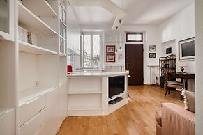 Modern 1 BR Near Gae Aulenti