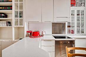 Modern 1 BR Near Gae Aulenti