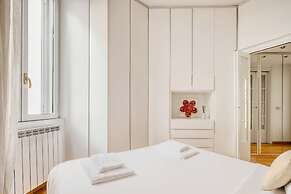 Modern 1 BR Near Gae Aulenti