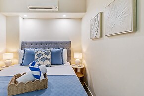 Cairns 2BR Palms Stay Top Floor Pool View
