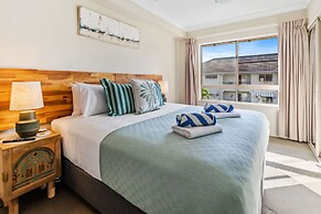 Cairns 2BR Palms Stay Top Floor Pool View