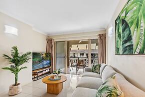 Cairns 2BR Palms Stay Top Floor Pool View