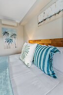 Cairns 2BR Palms Stay Top Floor Pool View