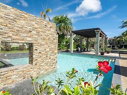Cairns 2BR Palms Stay Top Floor Pool View