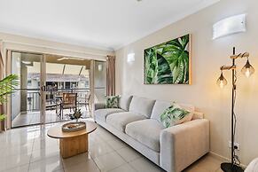 Cairns 2BR Palms Stay Top Floor Pool View