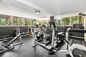 Cairns 2BR Palms Stay Top Floor Pool View