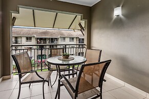 Cairns 2BR Palms Stay Top Floor Pool View