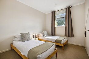 Stunning 2-bed Unit With BBQ Patio Near Dining