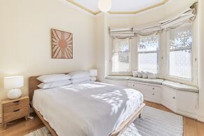 Gorgeous 2-bed Victorian Home in Artsy