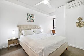 Cosy 2-bed With Pool, Bbq Area and Secure Parking