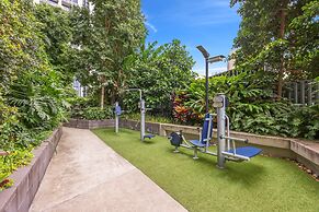 Cosy 2-bed With Pool, Bbq Area and Secure Parking