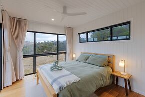 Off-grid Farm Stay With Scenic Views