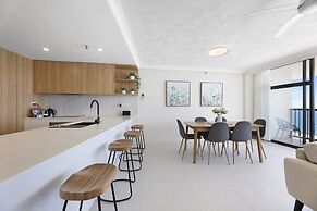 Beachfront Stylish Apartment With Ocean Views
