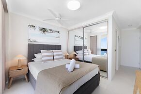 Beachfront Stylish Apartment With Ocean Views