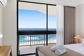 Beachfront Stylish Apartment With Ocean Views