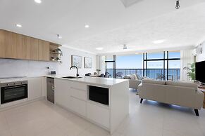 Beachfront Stylish Apartment With Ocean Views