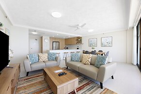 Beachfront Stylish Apartment With Ocean Views
