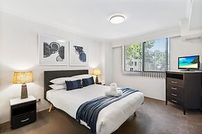 Poolside 2-bed Haven, Walk to City Centre