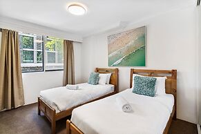 Poolside 2-bed Haven, Walk to City Centre