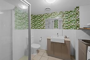 Studio With Balcony Access in Central Bowen Hills