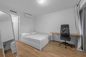 Studio With Balcony Access in Central Bowen Hills