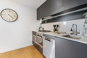 Collingwood Cool 2-bed, Balcony, Gym, Rooftop