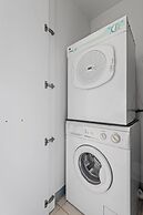 Central 1-bed Apartment With Secure Parking