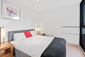 Central 1-bed Apartment With Secure Parking