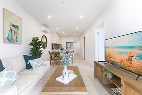 Oceanside Apartment With Bay Views