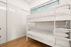 Luxury 2-bed With Ocean Views and Garden