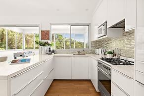 Luxury 2-bed With Ocean Views and Garden