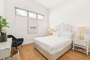 Luxury 2-bed With Ocean Views and Garden