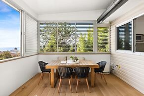 Luxury 2-bed With Ocean Views and Garden