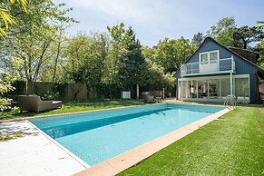 Lovely 4-person Villa With Private Pool