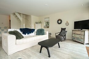 Lovely 4-person Villa With Private Pool
