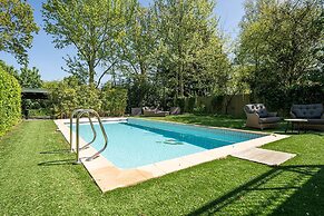 Lovely 4-person Villa With Private Pool