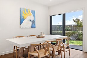 Bright 2-bed Glenroy Home With Courtyard