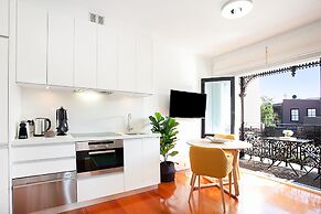 Perfect Located Comfy Studio With Balcony
