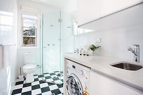 Perfect Located Comfy Studio With Balcony