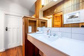 Delightful 4-bed Home Near Centennial Park