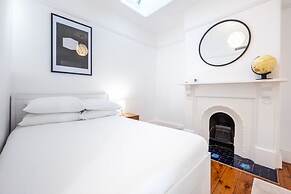 Delightful 4-bed Home Near Centennial Park