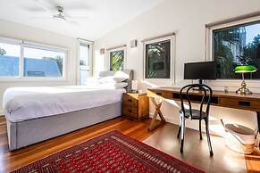 Delightful 4-bed Home Near Centennial Park