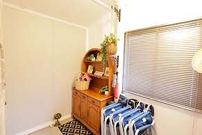 Cosy Sun-filled Cottage