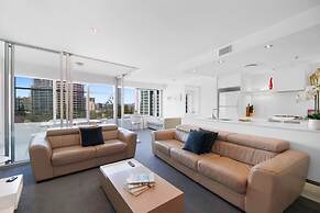 Scenic 2-bed With Pool, Gym