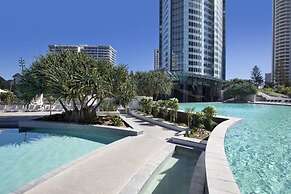 Scenic 2-bed With Pool, Gym