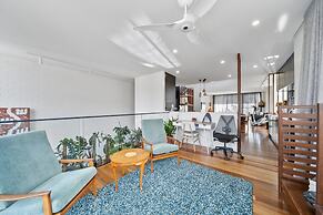 Luxurious 2-bed: Pool, Lift, Dining