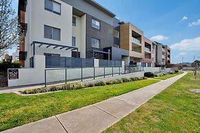 Ground Level 1-bed: Courtyard & Alfresco Dining